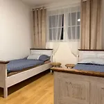 Rodinny Dum Se 4 Loznicemi A Dvorkem Hébergement de vacances *